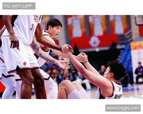 吴前:从篮球场上的领袖到生活中的奋斗者,展现不凡的拼搏精神与人生哲学